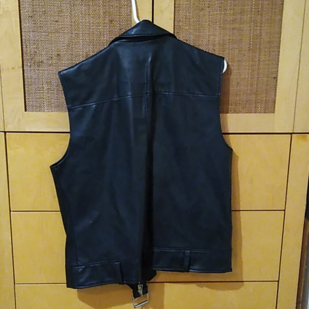 Vest - Picture 2 of 3